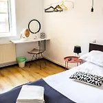 Villa Nordic - With Private Yard, Bbq & Free Parking, 4 Km From Center Braşov