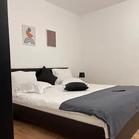 Villa Nordic - With Private Yard, Bbq & Free Parking, 4 Km From Center Brașov