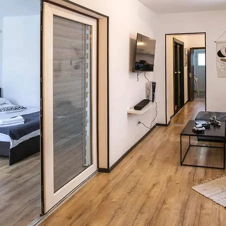 Nordic - With Private Yard, Bbq & Free Parking, 4 Km From Center 브라쇼브