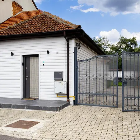 Nordic - With Private Yard, Bbq & Free Parking, 4 Km From Center Villa Braşov