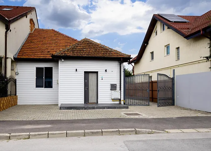 Villa Nordic - With Private Yard, Bbq & Free Parking, 4 Km From Center Brasov