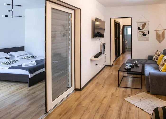 Nordic - With Private Yard, Bbq & Free Parking, 4 Km From Center Brasov