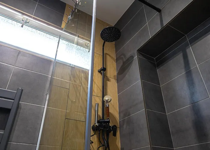 Nordic - With Private Yard, Bbq & Free Parking, 4 Km From Center Brasov